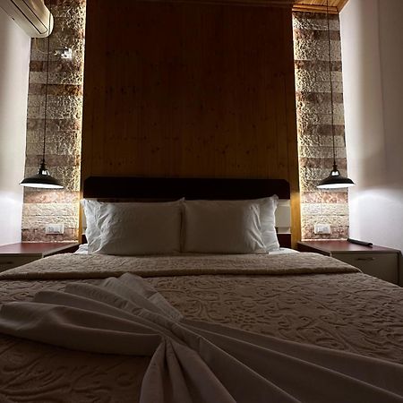 "Mani Guest House" Gjirokastër 外观 照片