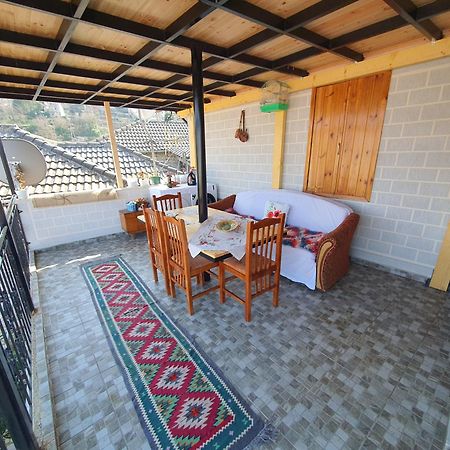"Mani Guest House" Gjirokastër 外观 照片