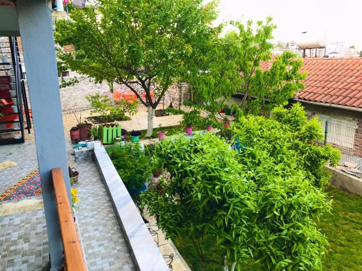 "Mani Guest House" Gjirokastër 外观 照片