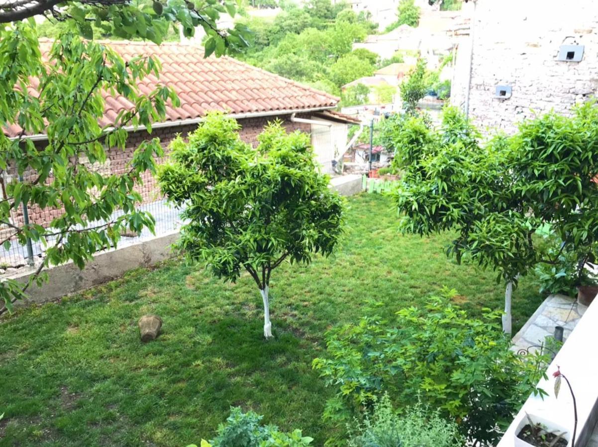 "Mani Guest House" Gjirokastër 外观 照片