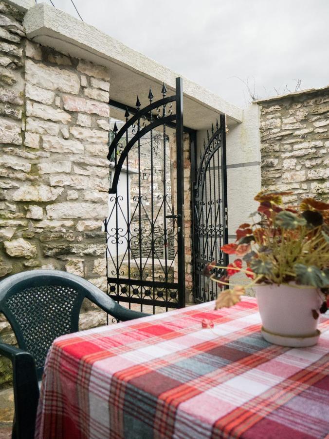 "Mani Guest House" Gjirokastër 外观 照片