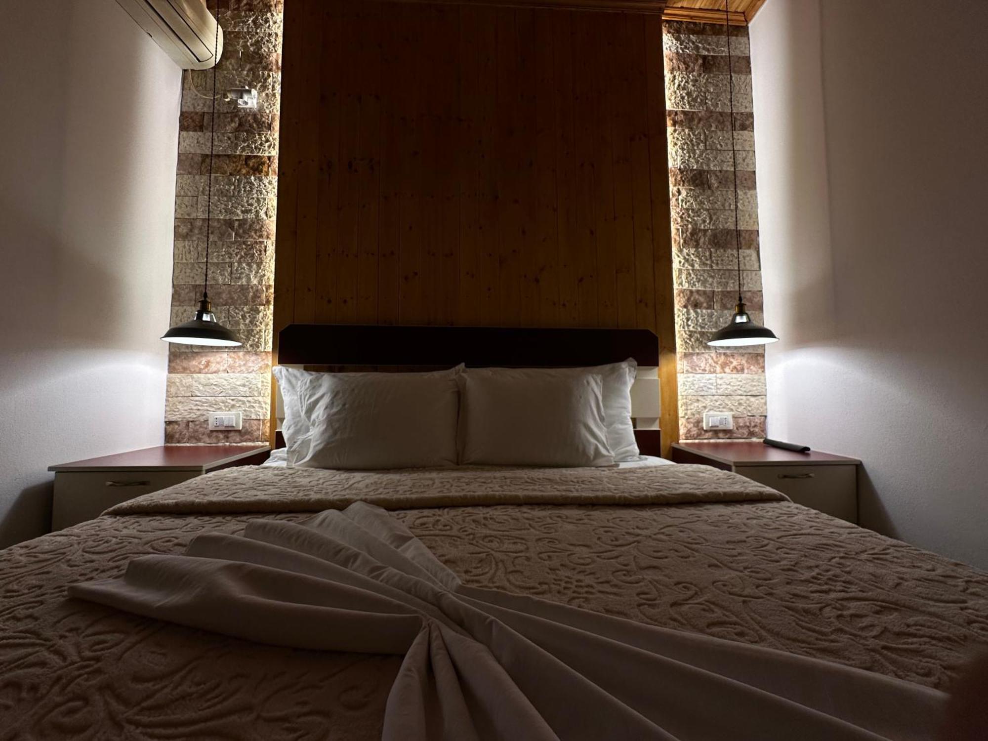 "Mani Guest House" Gjirokastër 外观 照片