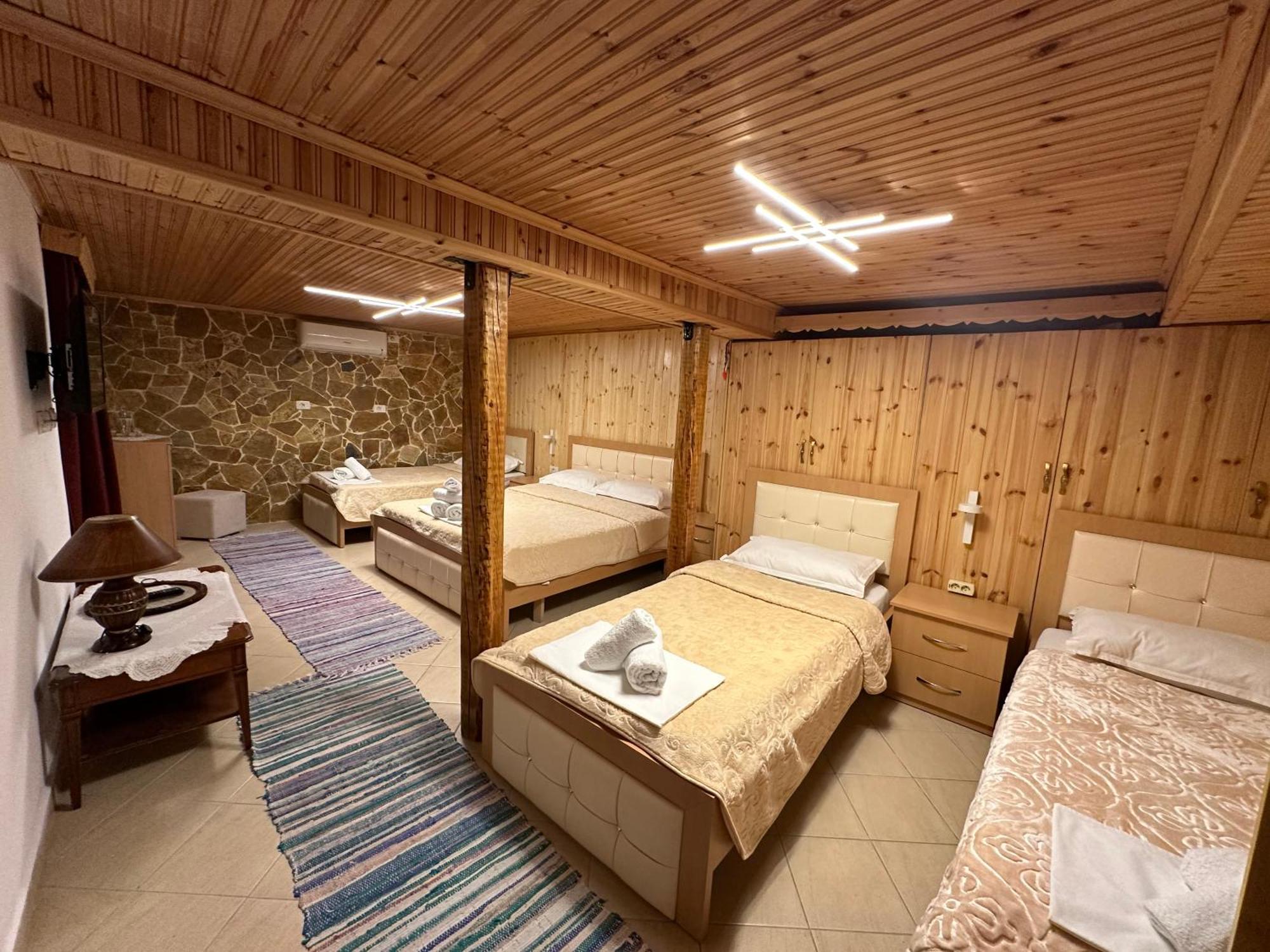"Mani Guest House" Gjirokastër 外观 照片
