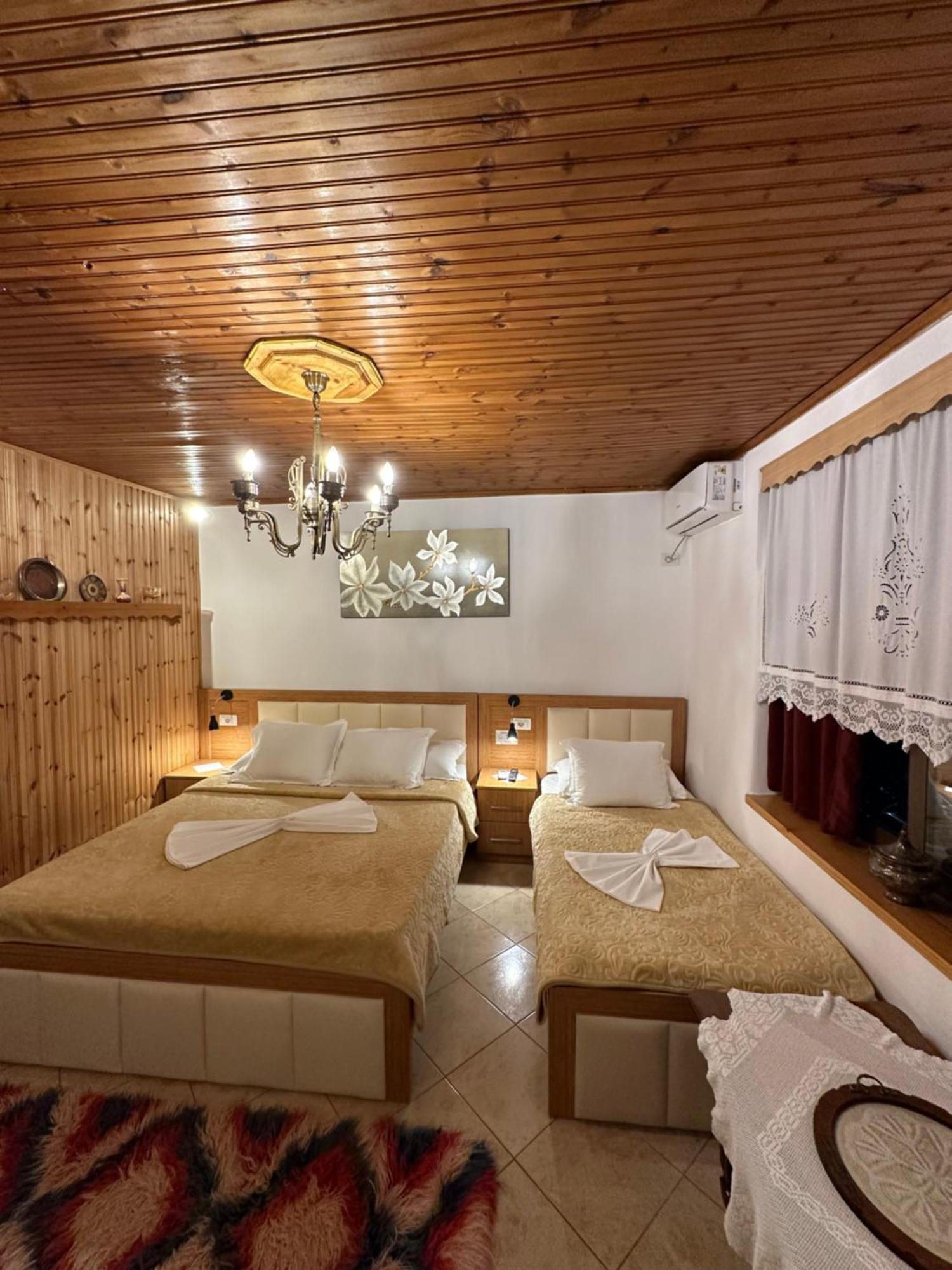 "Mani Guest House" Gjirokastër 外观 照片