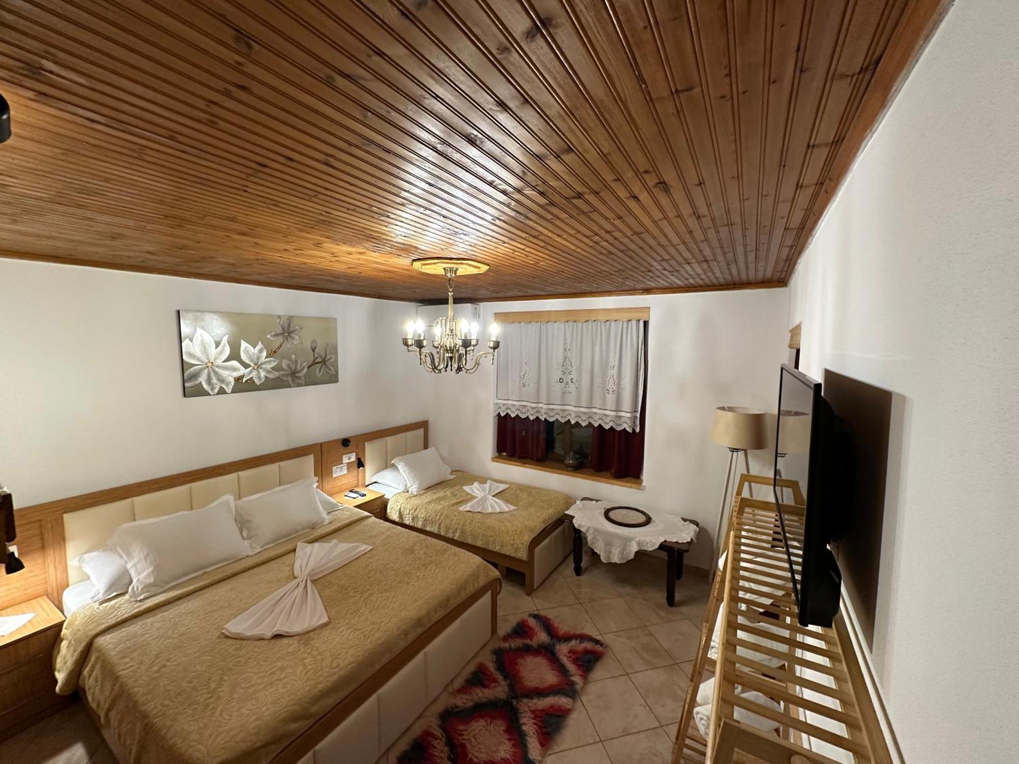 "Mani Guest House" Gjirokastër 外观 照片