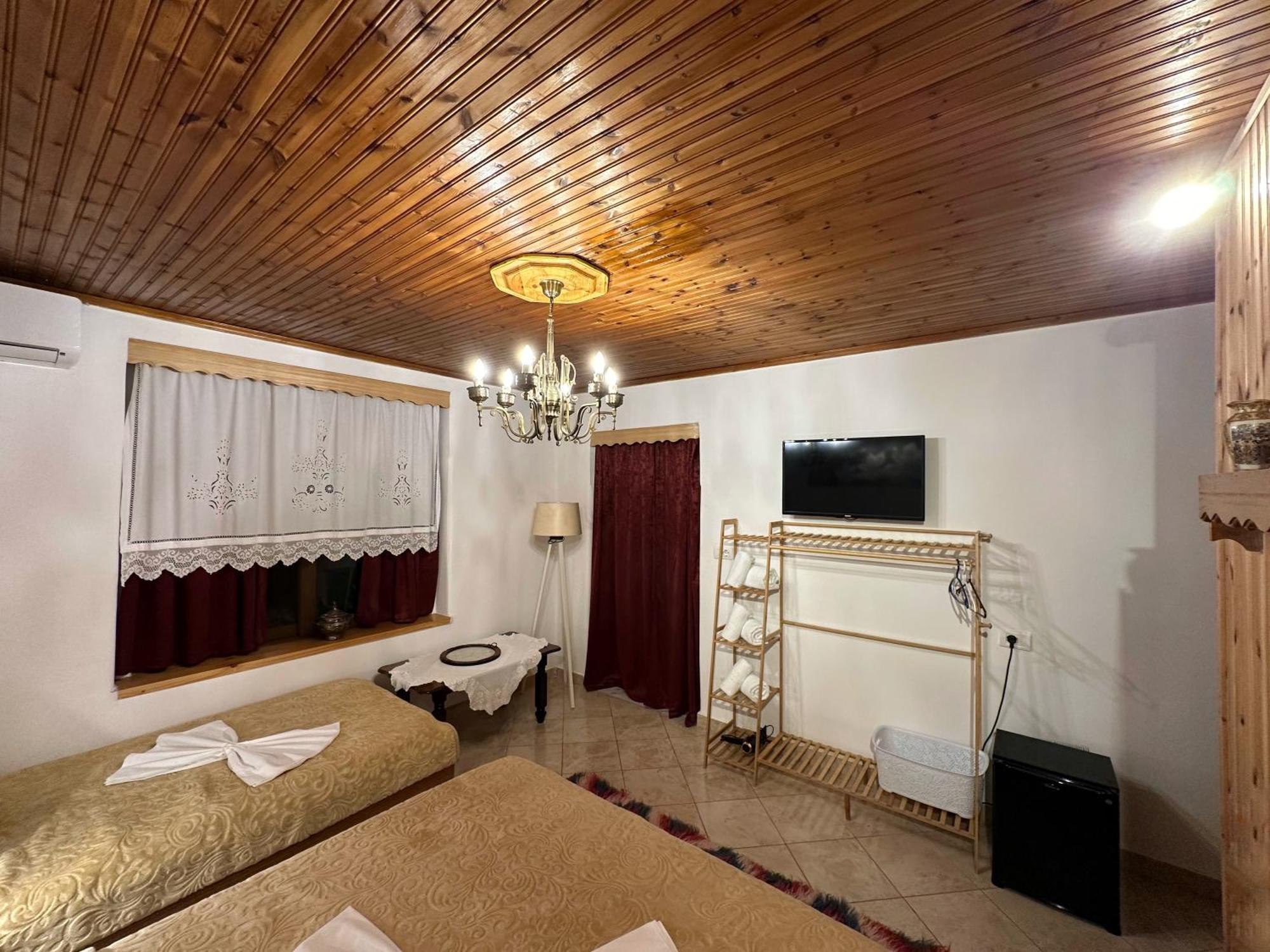 "Mani Guest House" Gjirokastër 外观 照片
