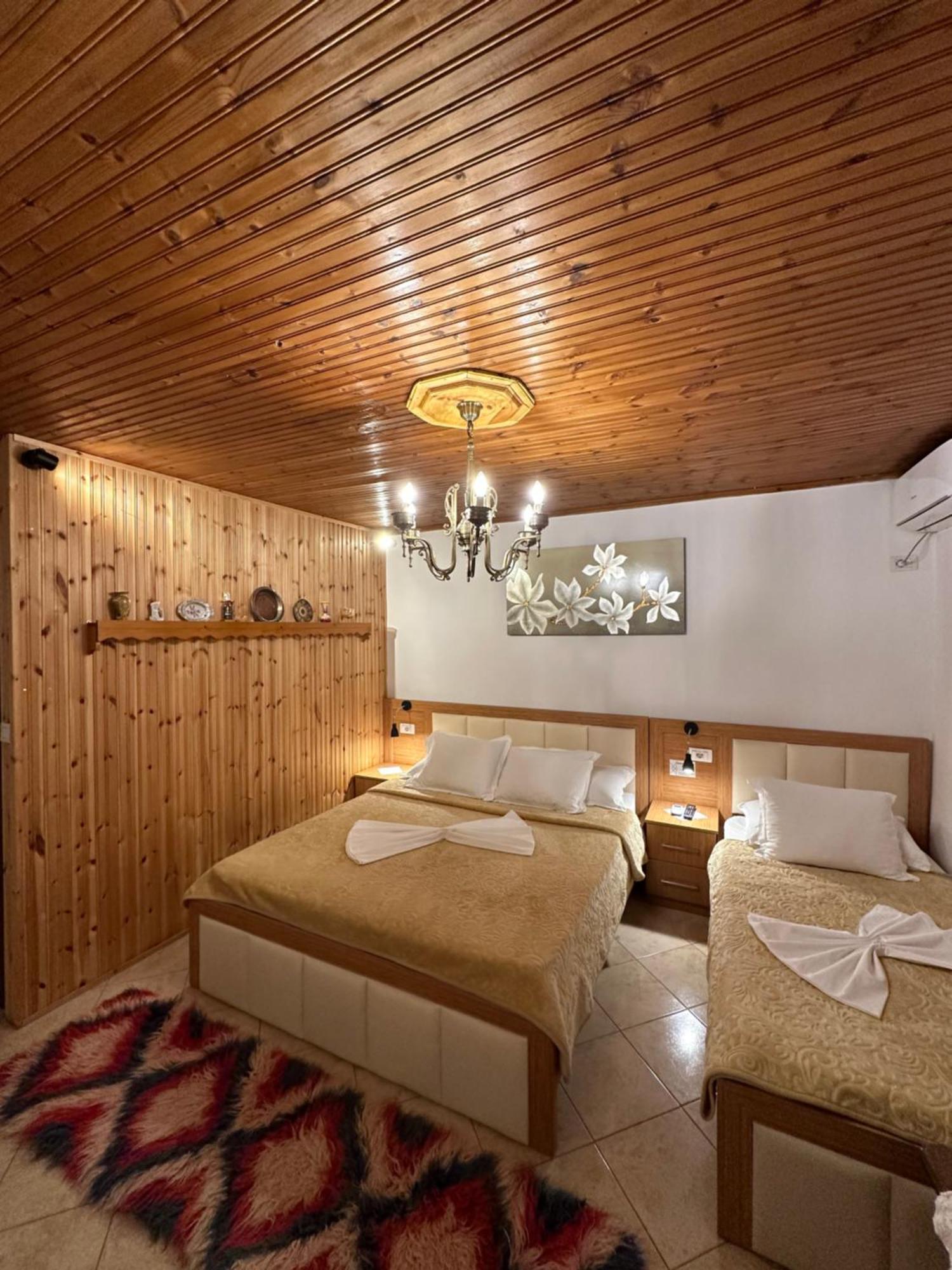 "Mani Guest House" Gjirokastër 外观 照片